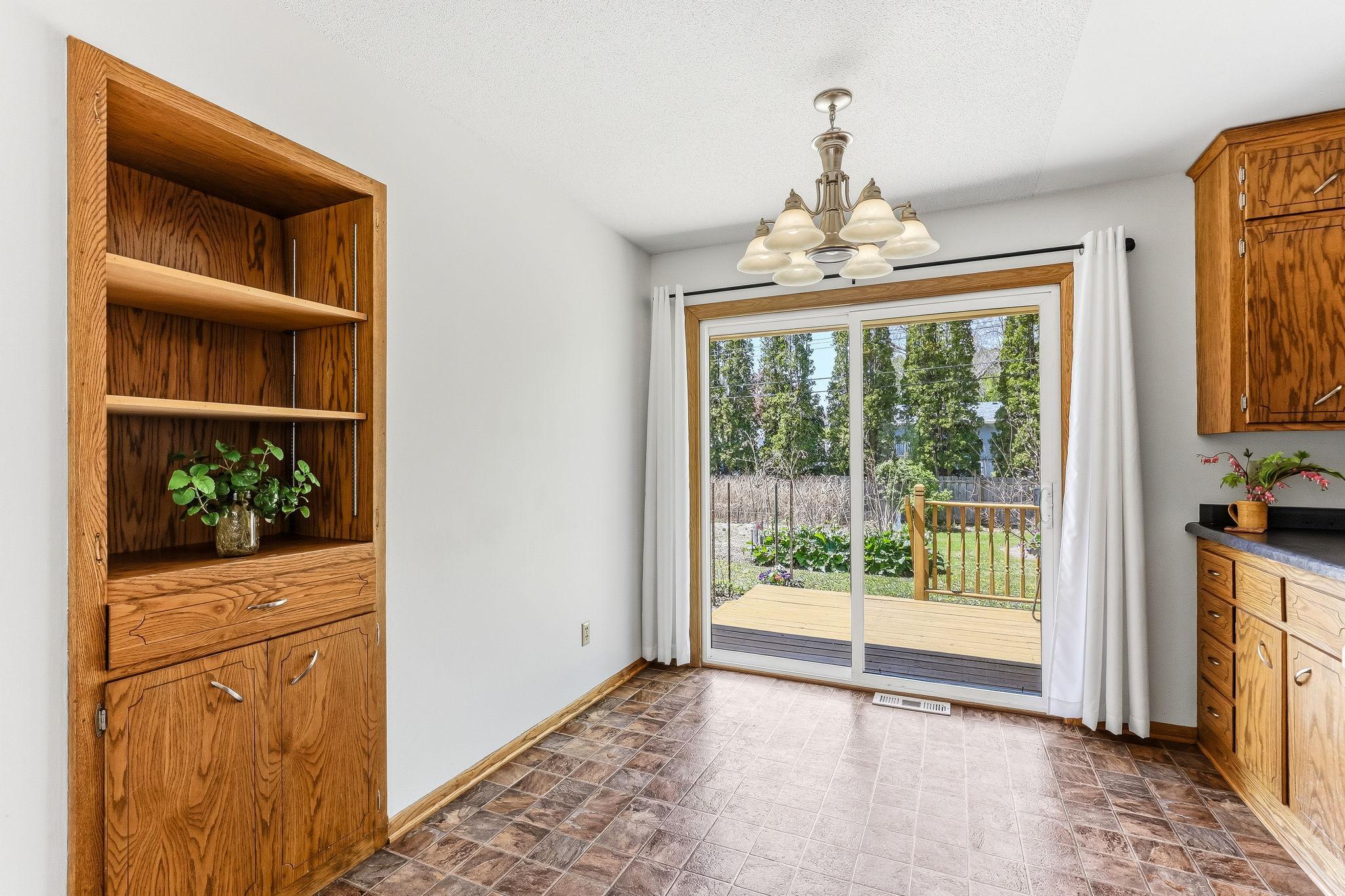 7-web-or-mls-4715-Sharon-Ln-07.jpg