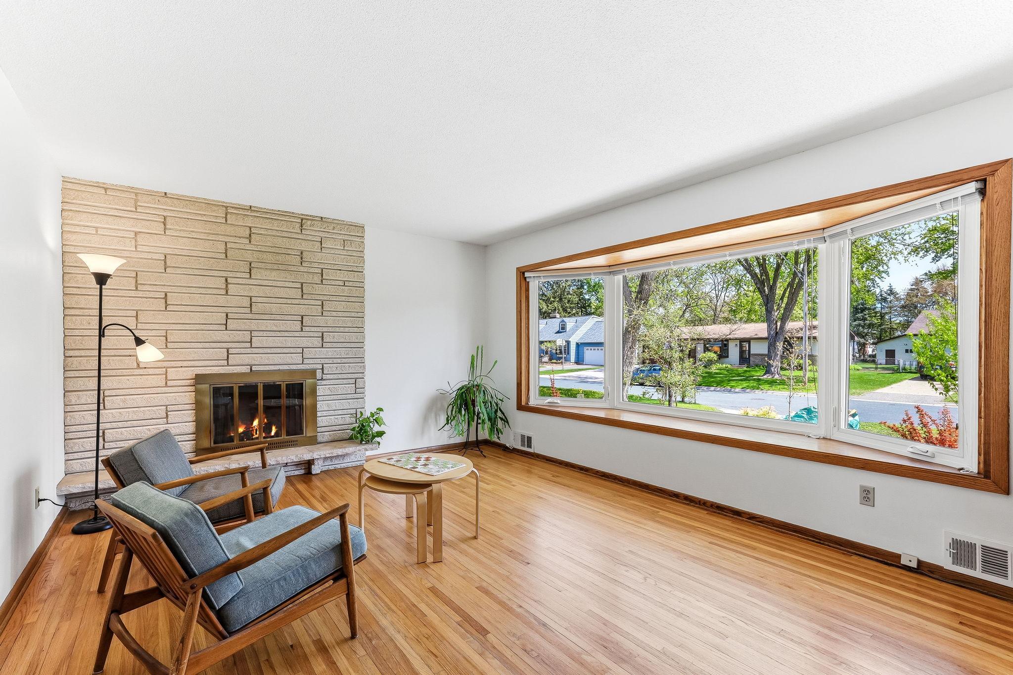 5-web-or-mls-4715-Sharon-Ln-05.jpg