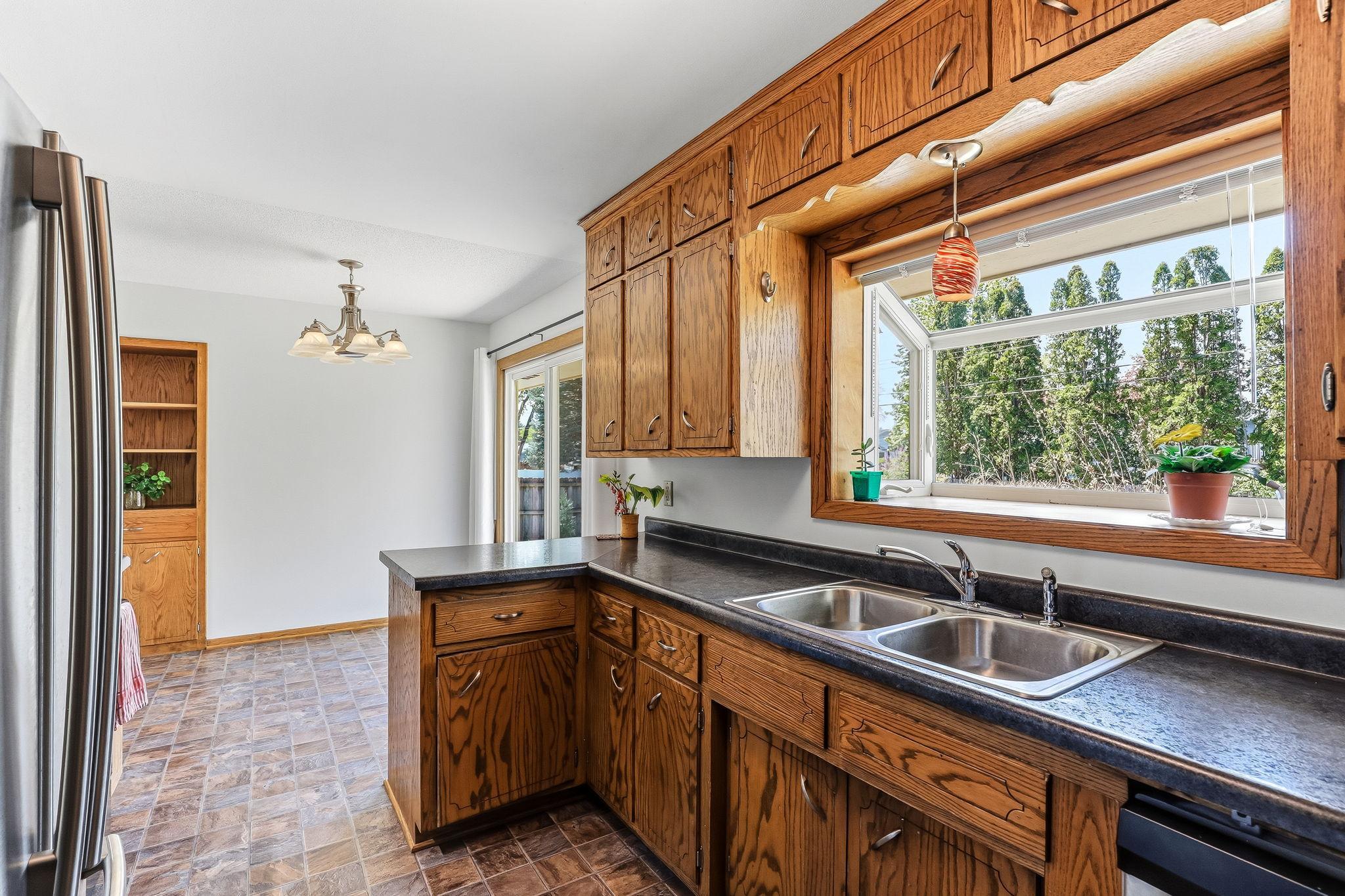 11-web-or-mls-4715-Sharon-Ln-11.jpg