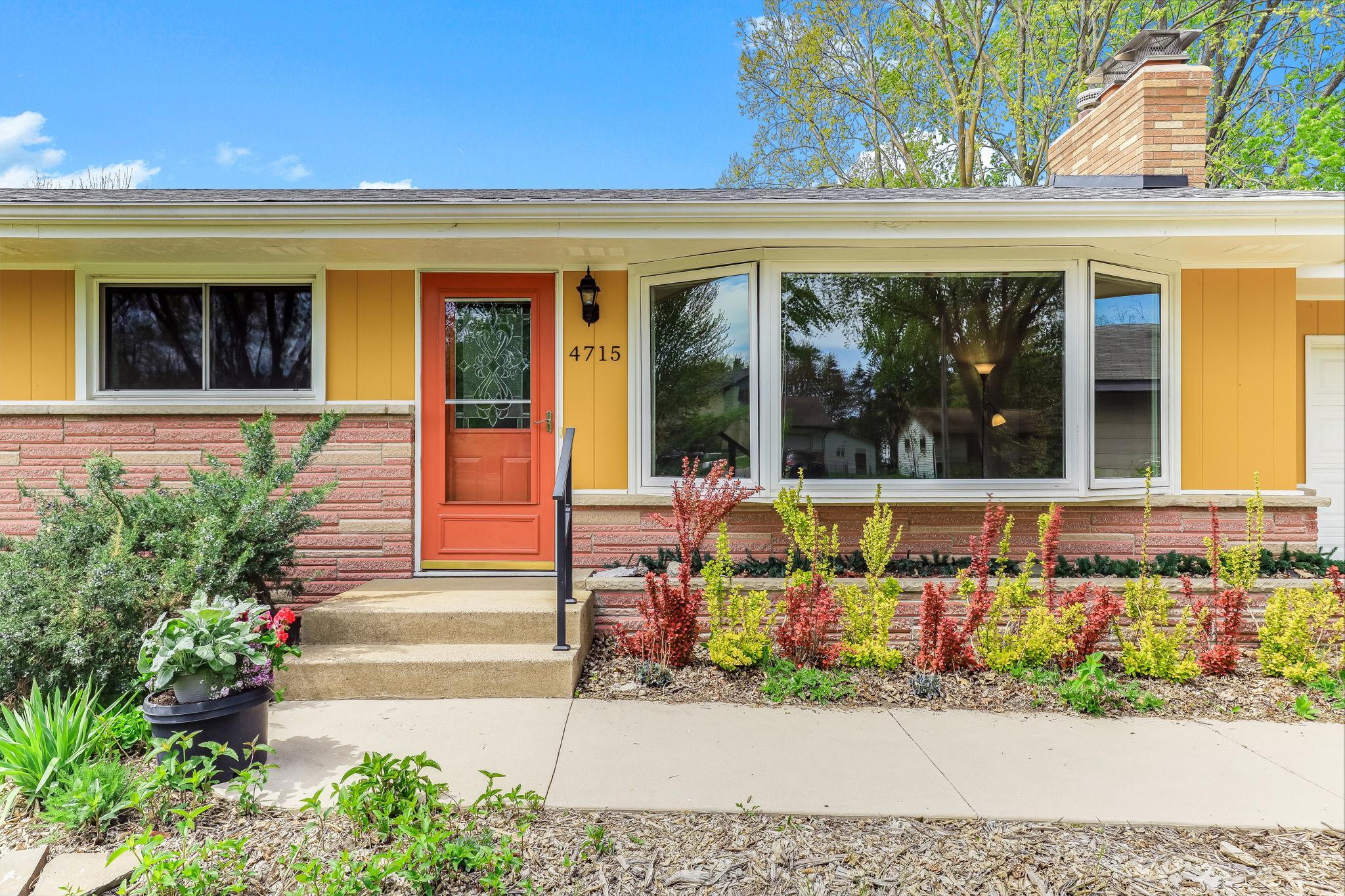 3-web-or-mls-4715-Sharon-Ln-03.jpg