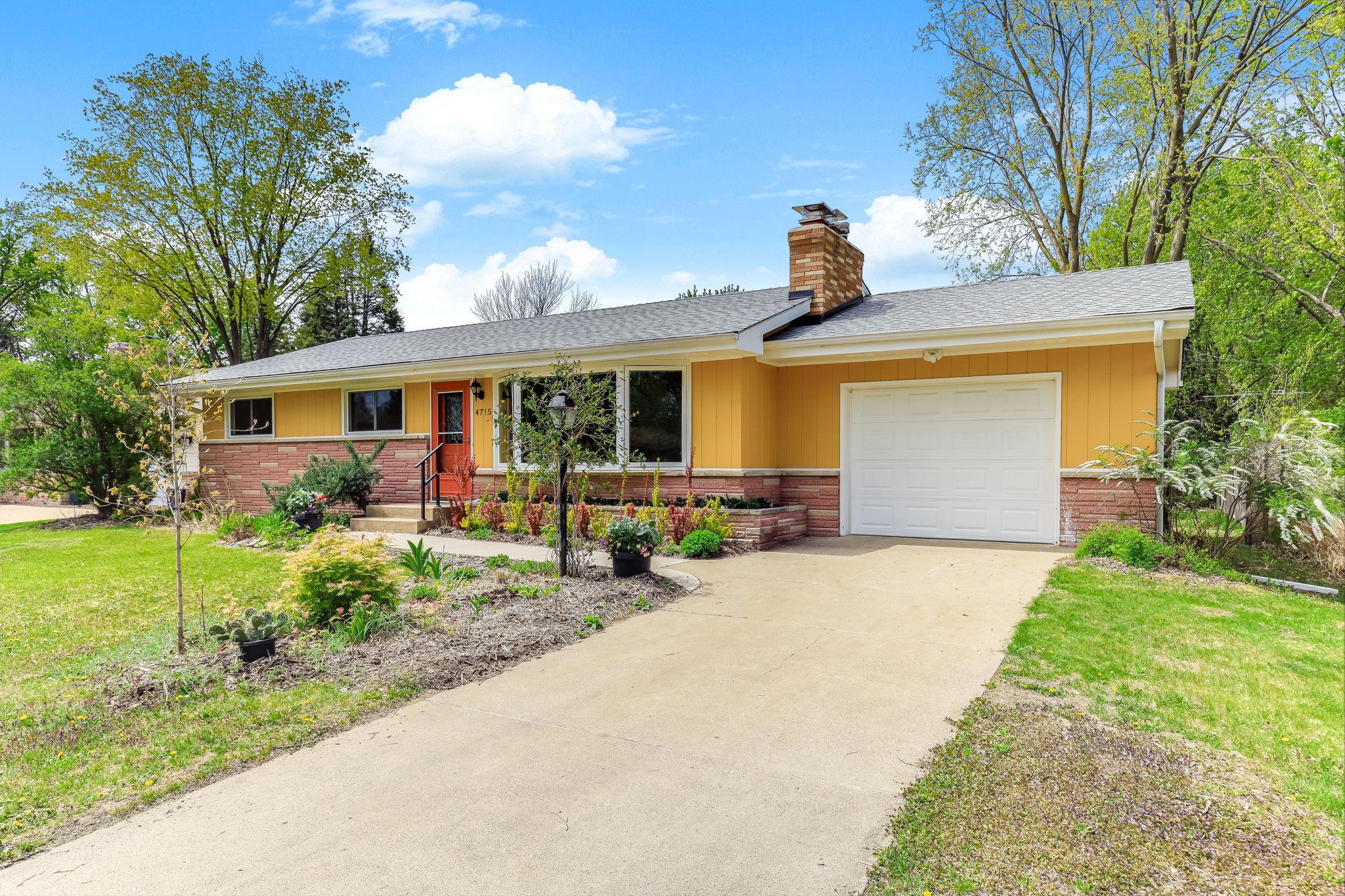 2-web-or-mls-4715-Sharon-Ln-02.jpg