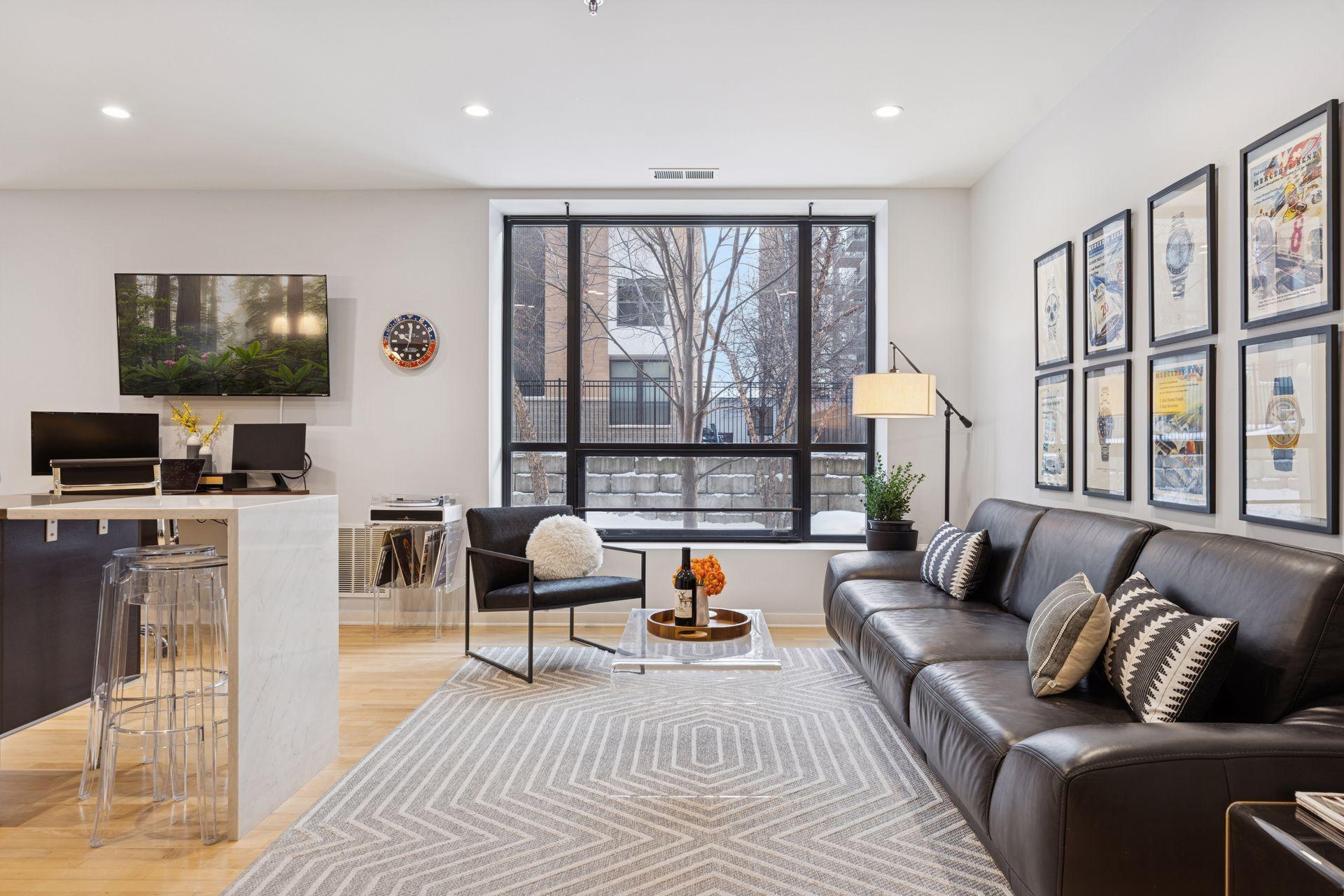 Large Windows with Lots of Light!