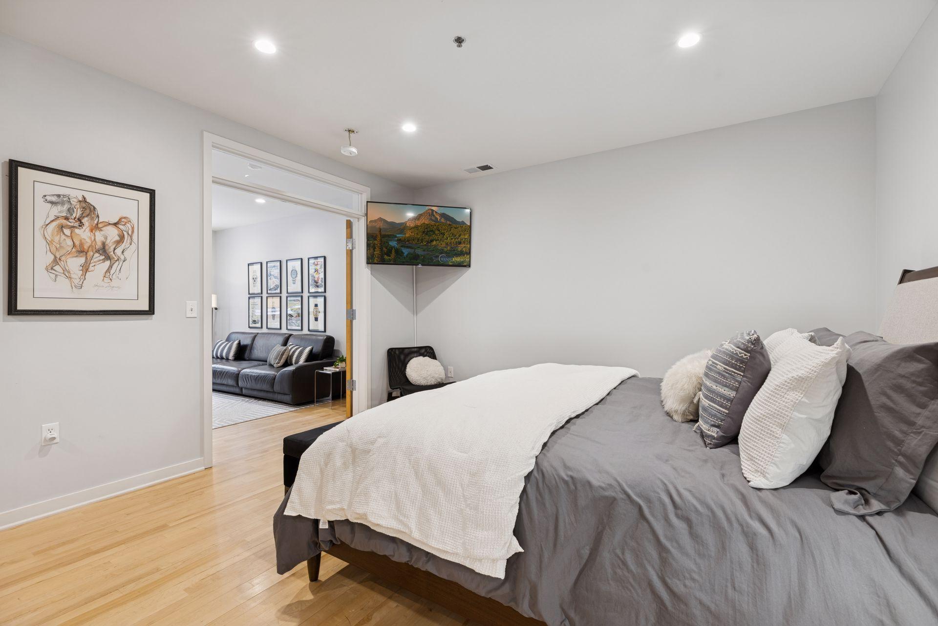 3116 West Lake Street 117 - The HoM Group