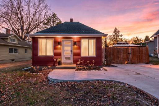 Welcome to this stunning, newly renovated turnkey one-bedroom, one-bathroom home nestled in a quiet Howard Lake neighborhood.