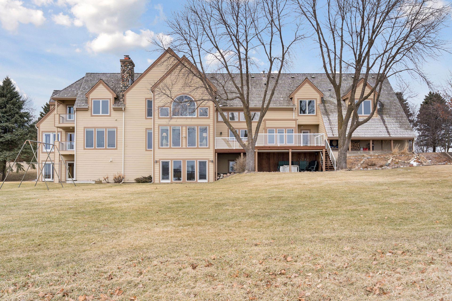 An exciting and rare setting within reach of all your daily amenities.