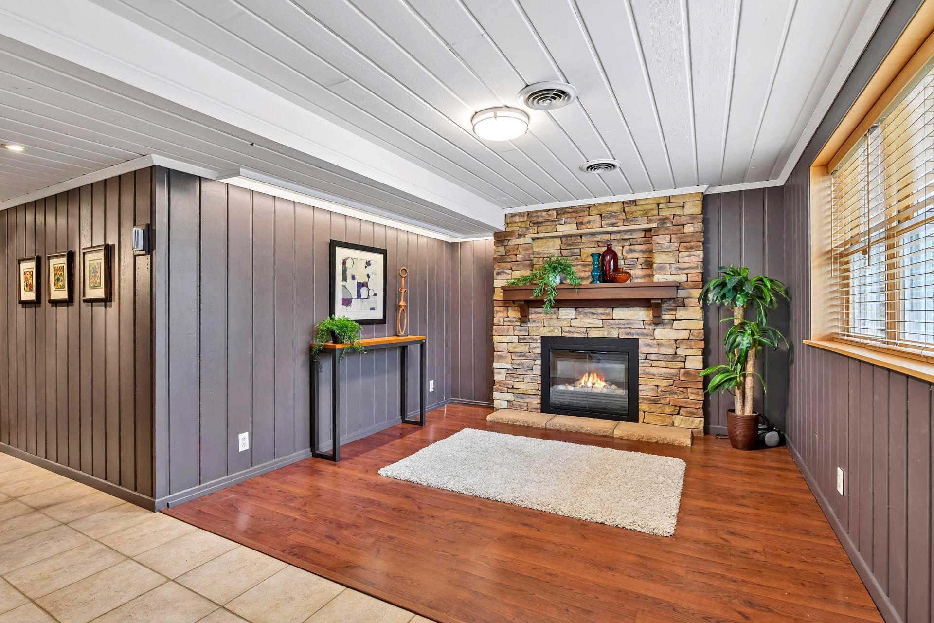 The walkout level has a large foyer for welcoming guests, large windows for plenty of natural light and good ceiling height.