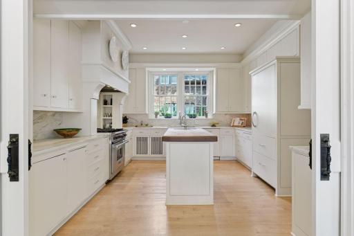 2308 W Lake Of The Isles Parkway, Minneapolis, MN 55405