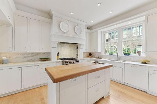 2308 W Lake Of The Isles Parkway, Minneapolis, MN 55405