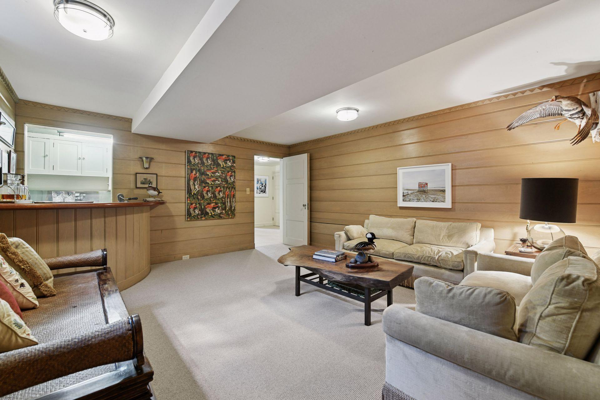 Lower level lounge/bar