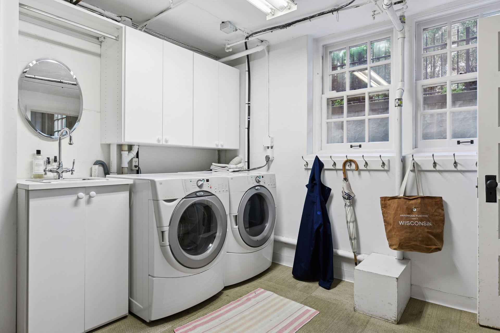 Spacious laundry/mud room
