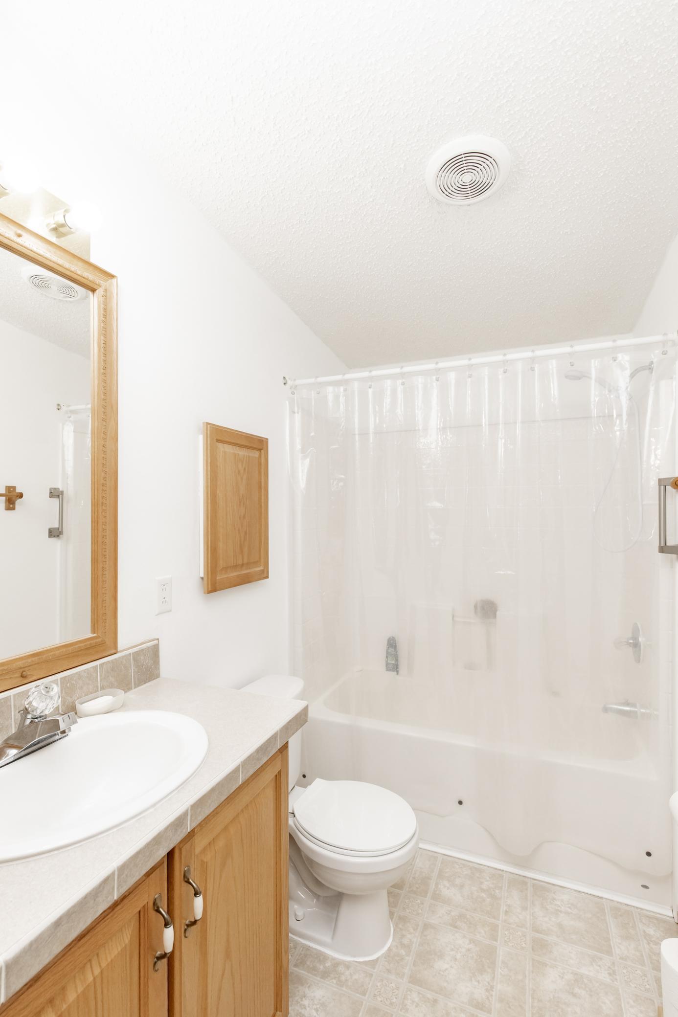Bathroom 2 - Full