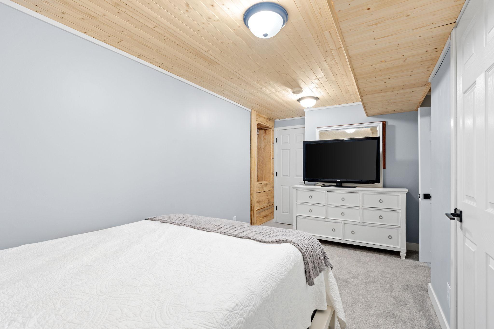 32-web-or-mls-2129 Arkwright St-32.jpg