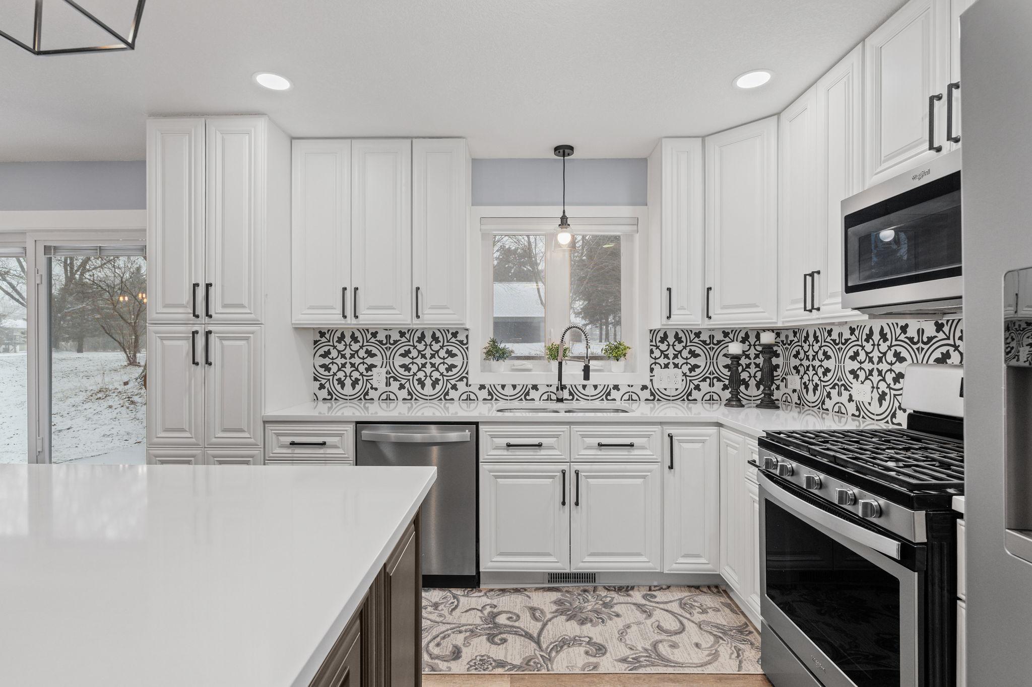 4-web-or-mls-2129 Arkwright St-5.jpg