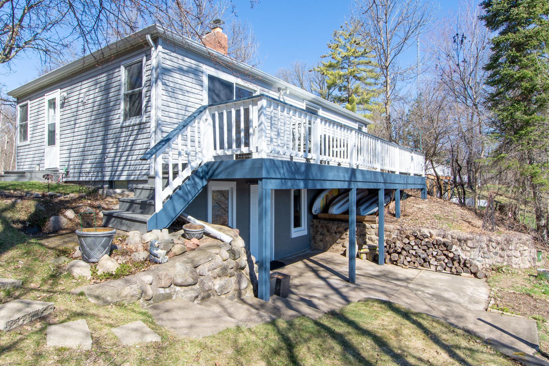 Perfect areas for entertaining, dining, or relaxing with lake views.