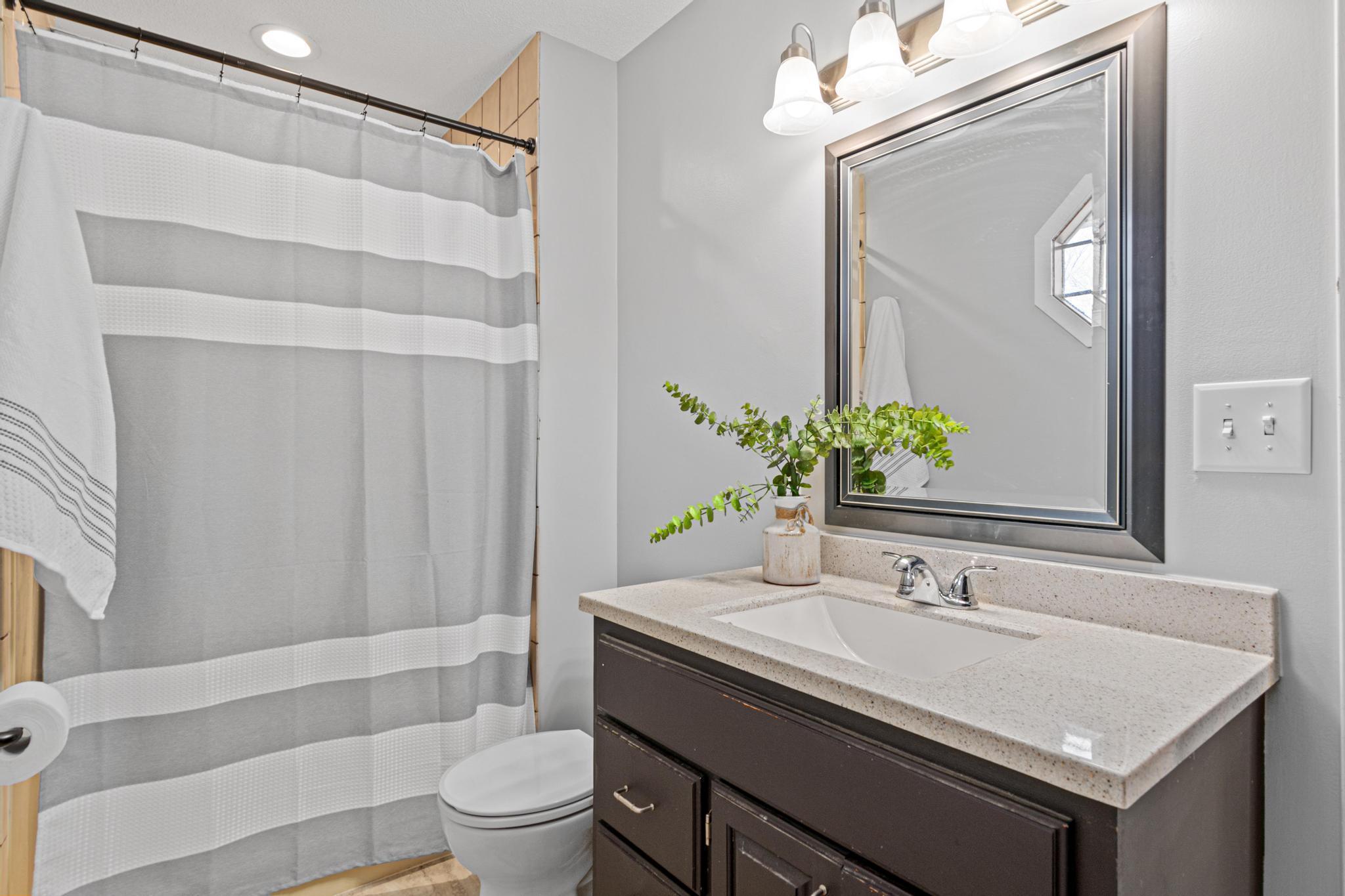 Private owner's bathroom in the upper level.