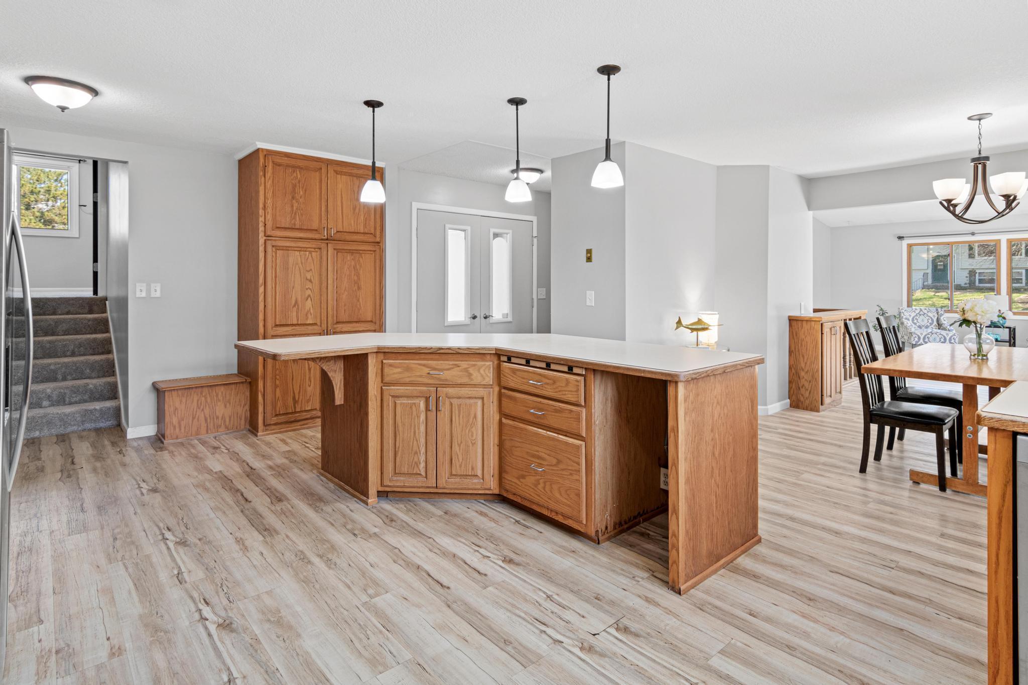 Huge center island is great for buffet style entertaining. Invite the team over for a carbo load.