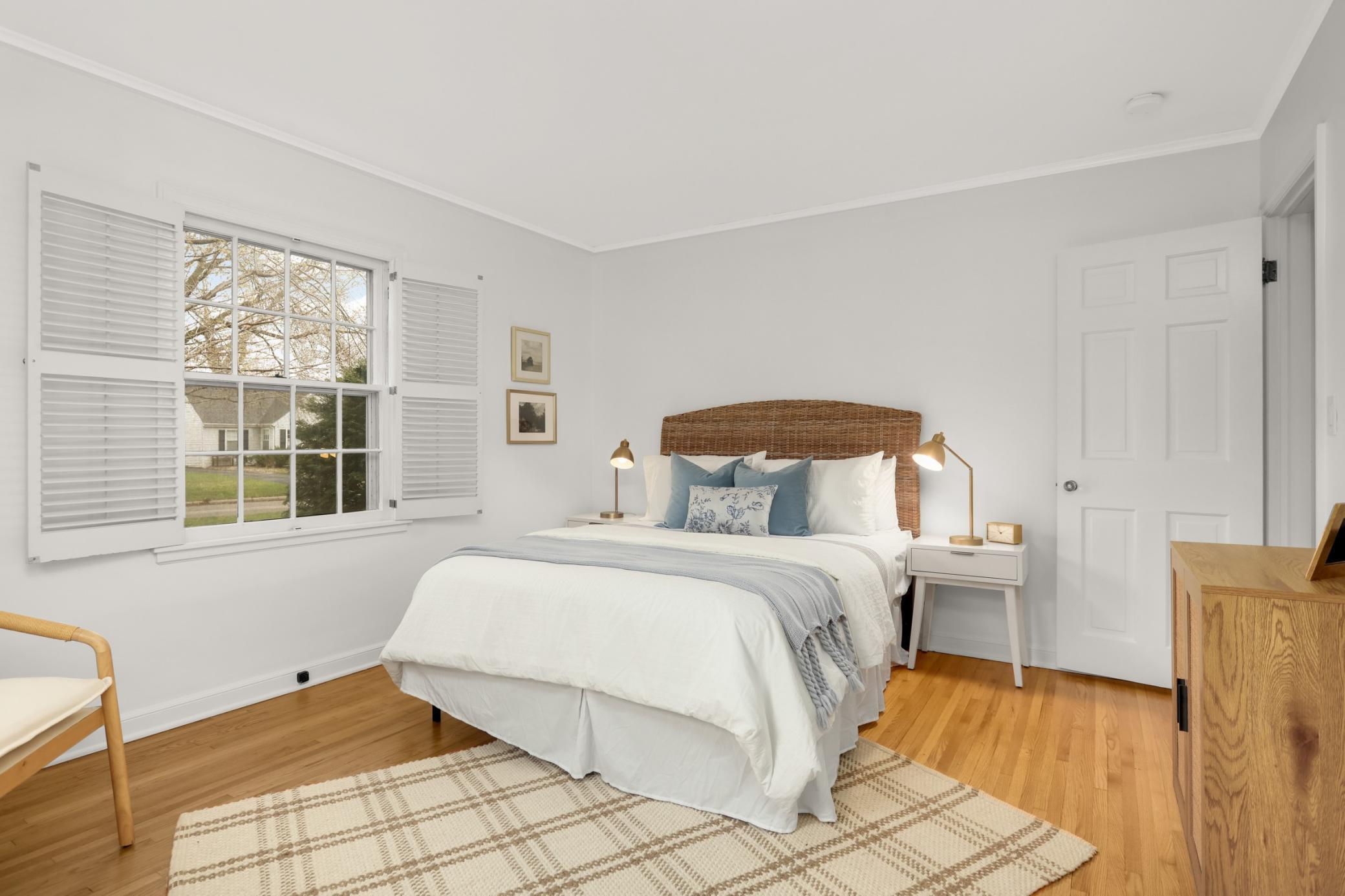 Large main floor primary