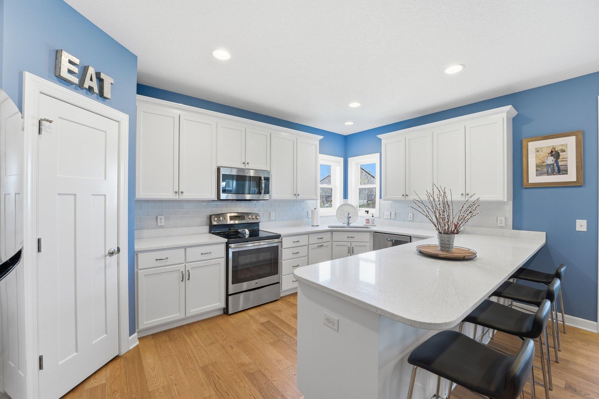 Kitchen w/ quartz countertops