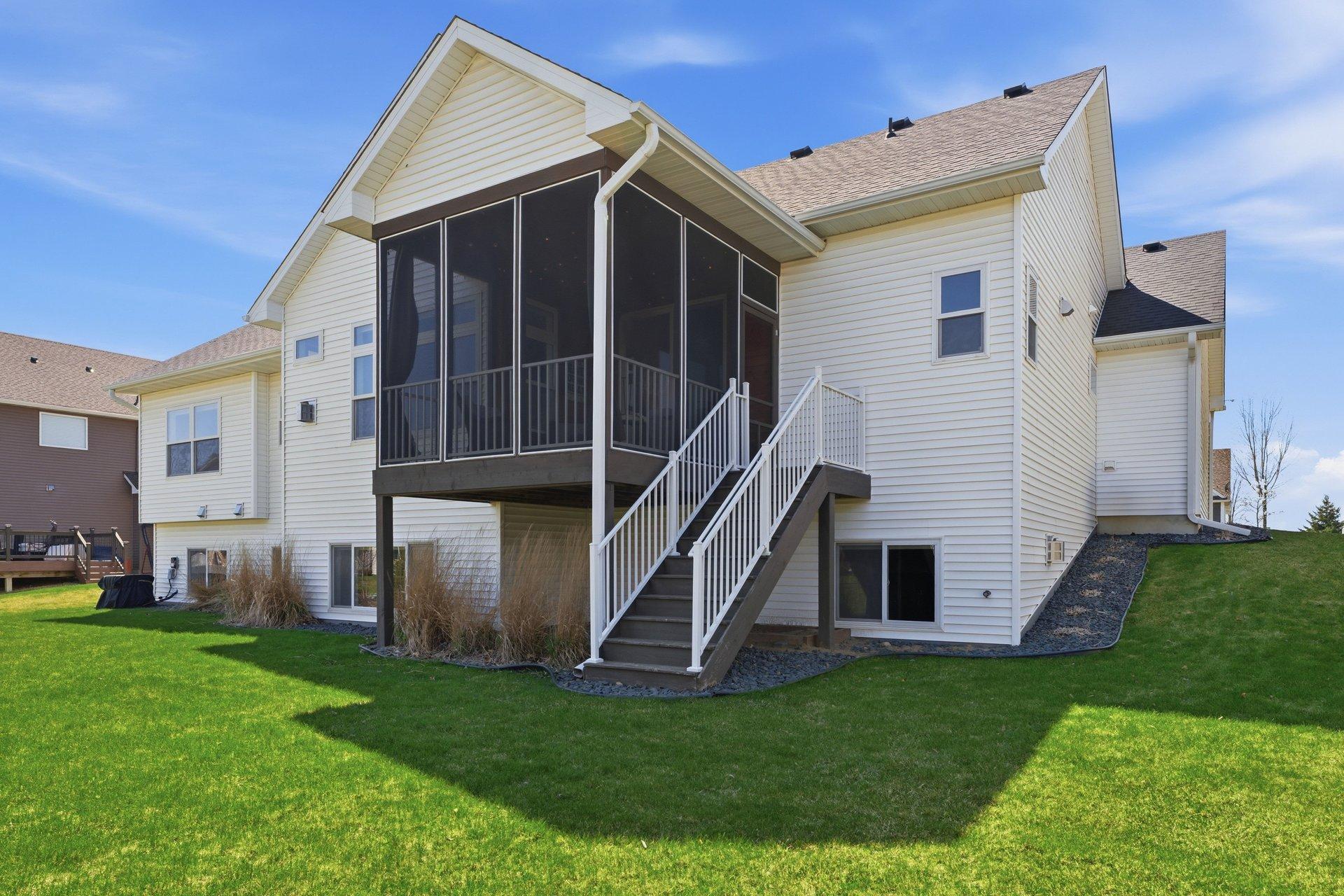 Rear + screened in porch