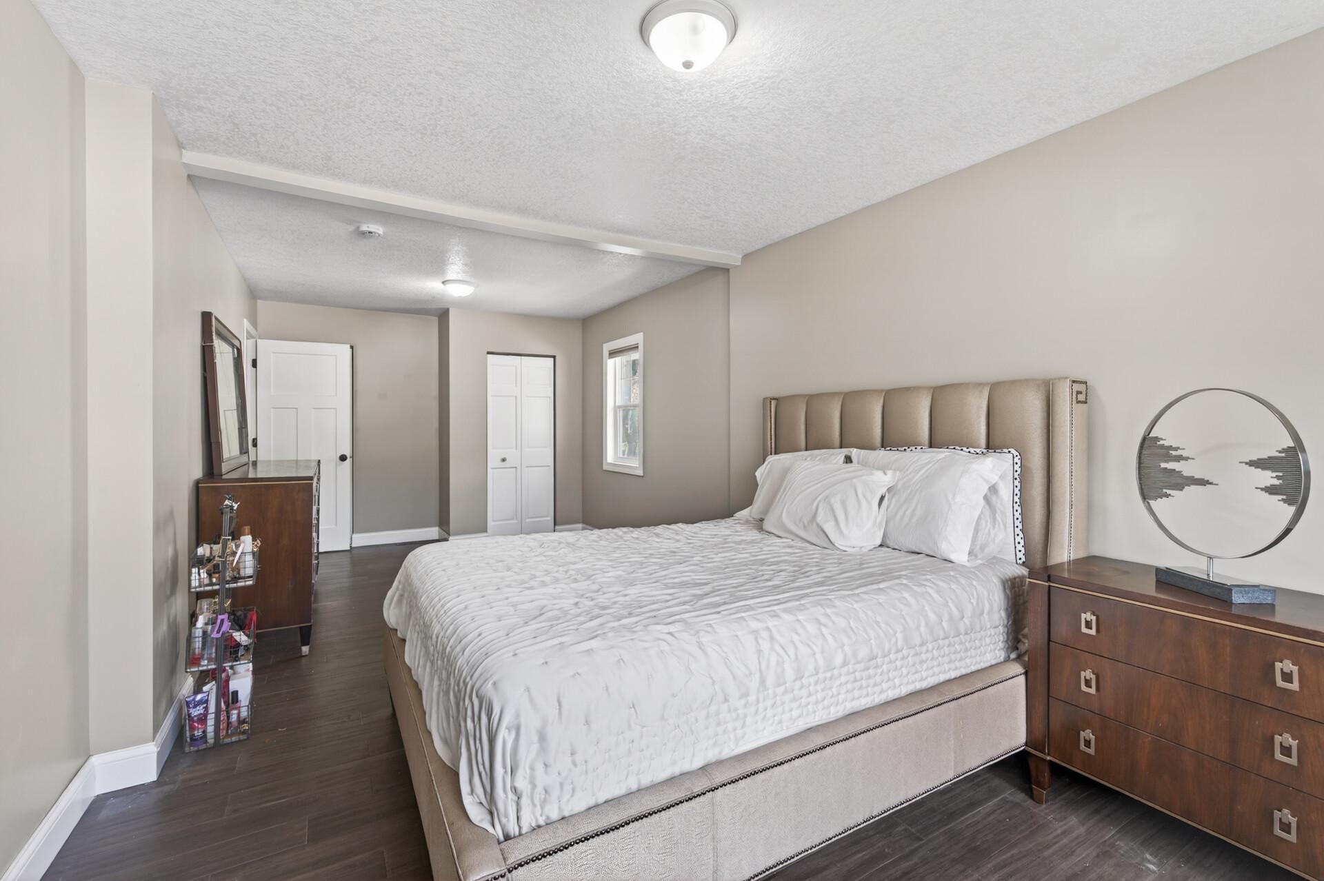 Main level primary bedroom