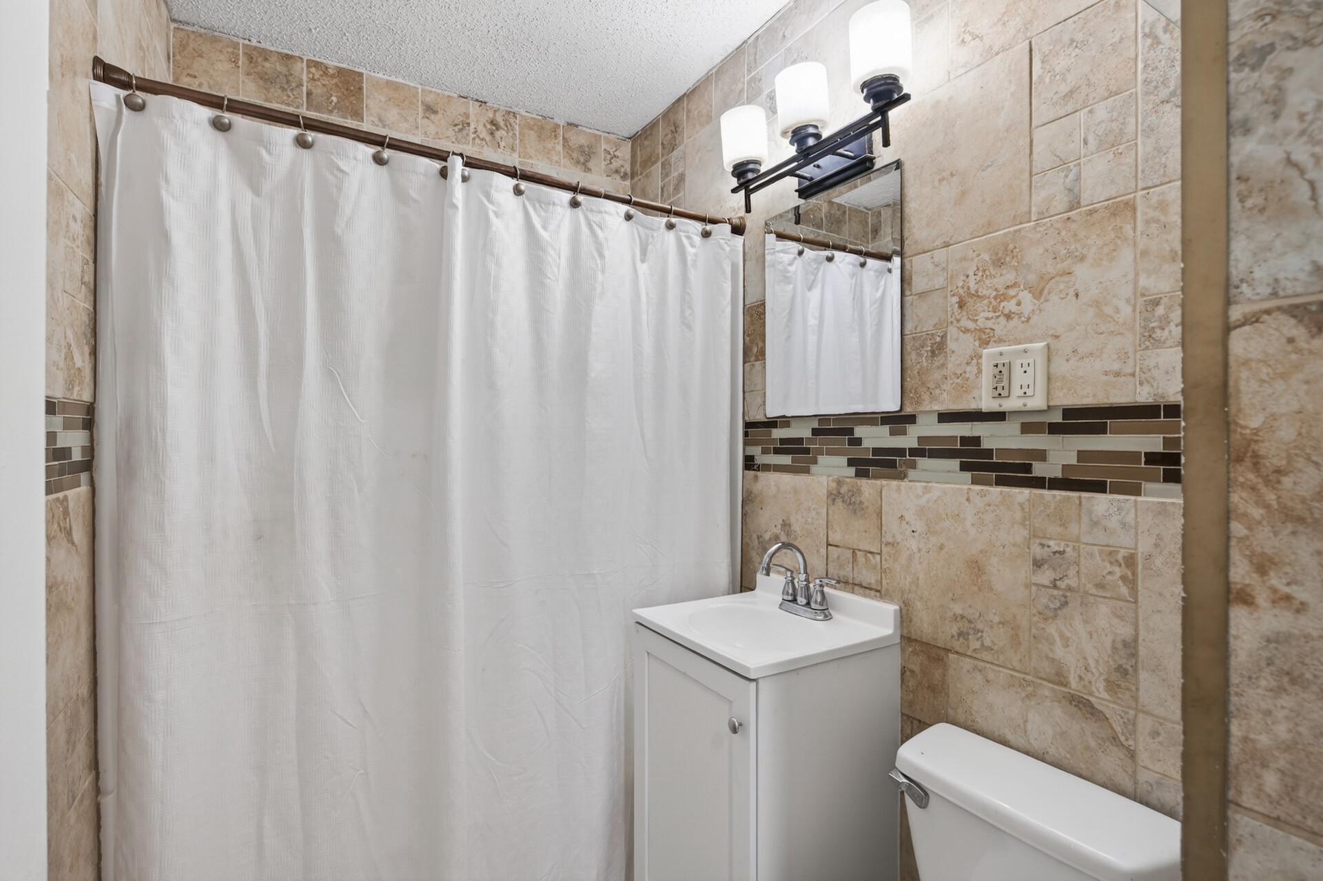 Main level full bath