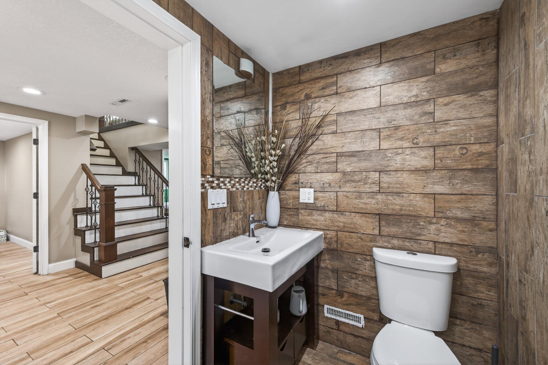 Lower level full bath
