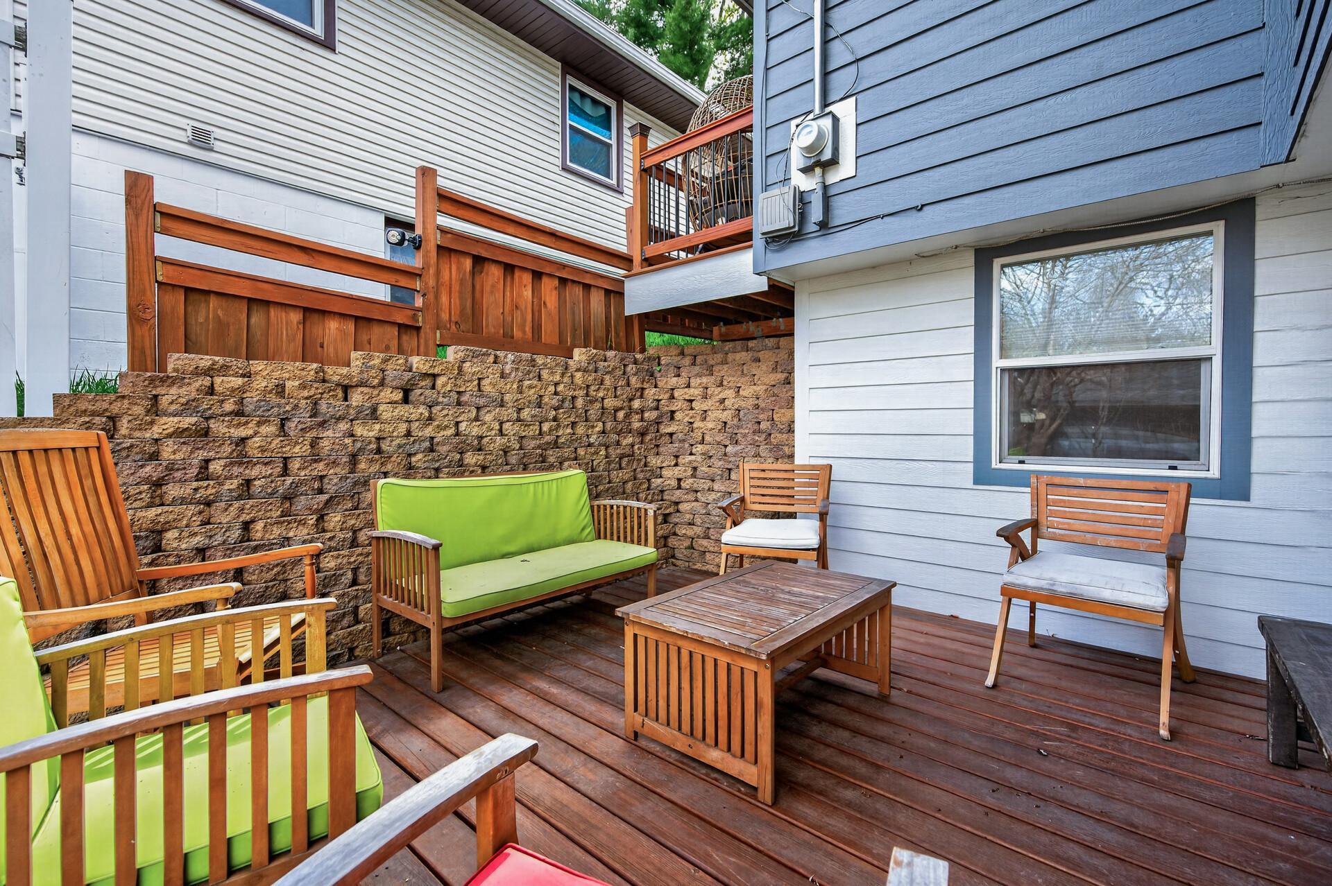 Lower level deck