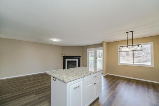 Open floor plan, w/ large center island w/ seating and additional storage.