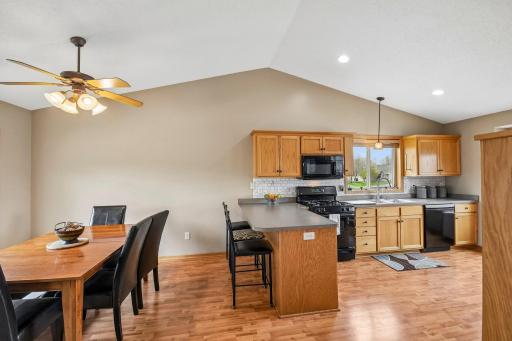 17-web-or-mls-Navajo St NW-S0705-017.jpg