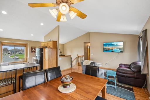 16-web-or-mls-Navajo St NW-S0705-016.jpg