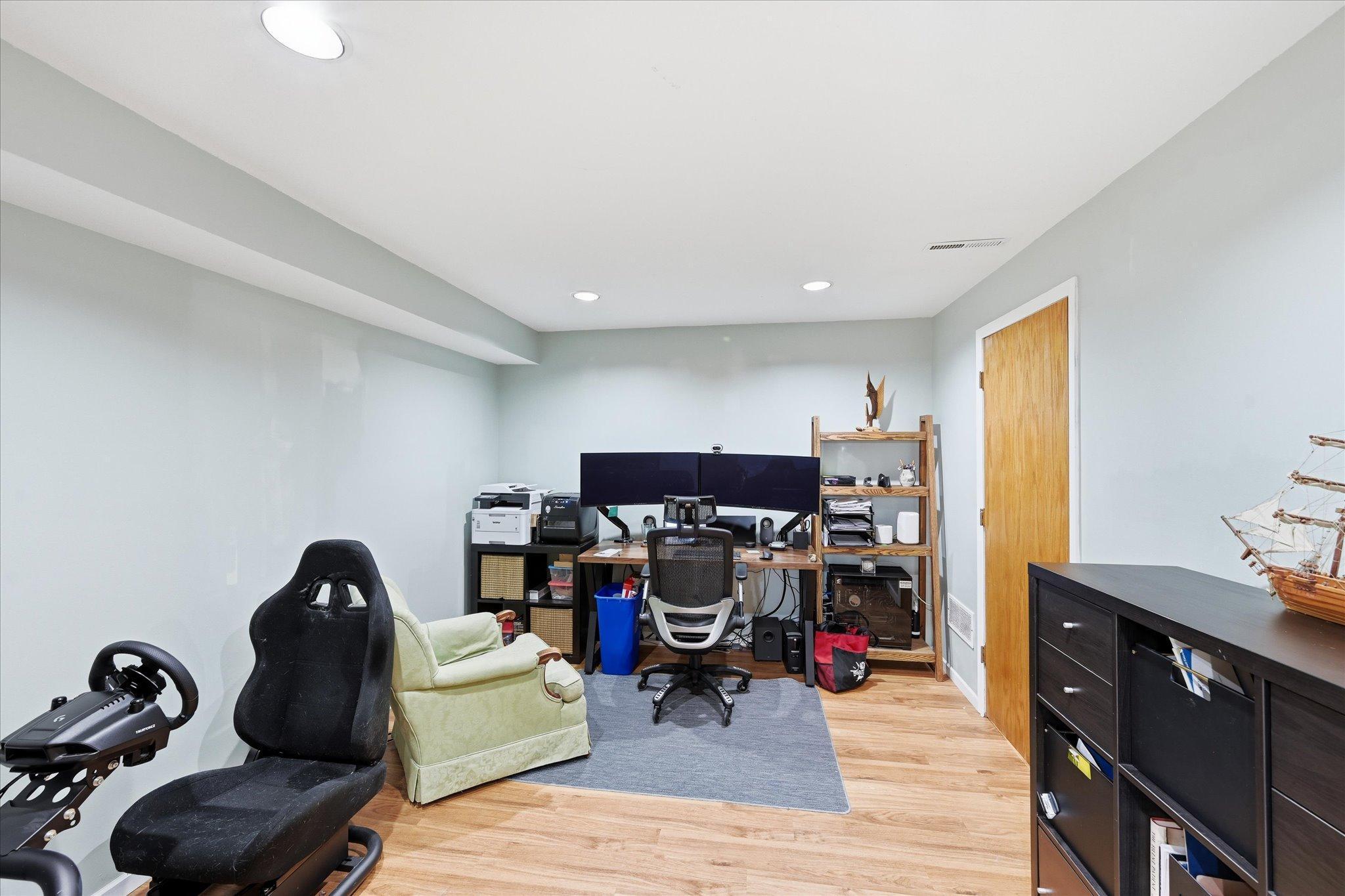 Lower level bonus flex room