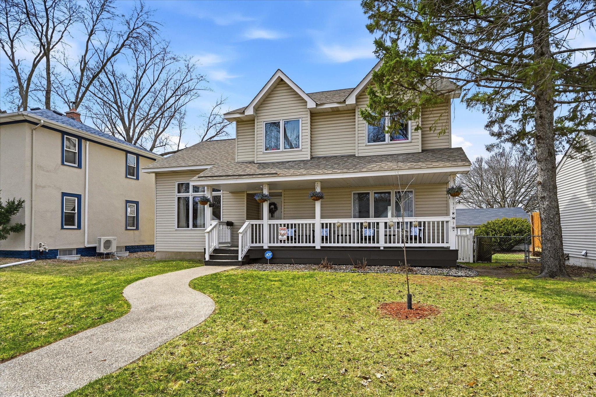 03-7204 1st Ave S [2951979]- 003.jpg