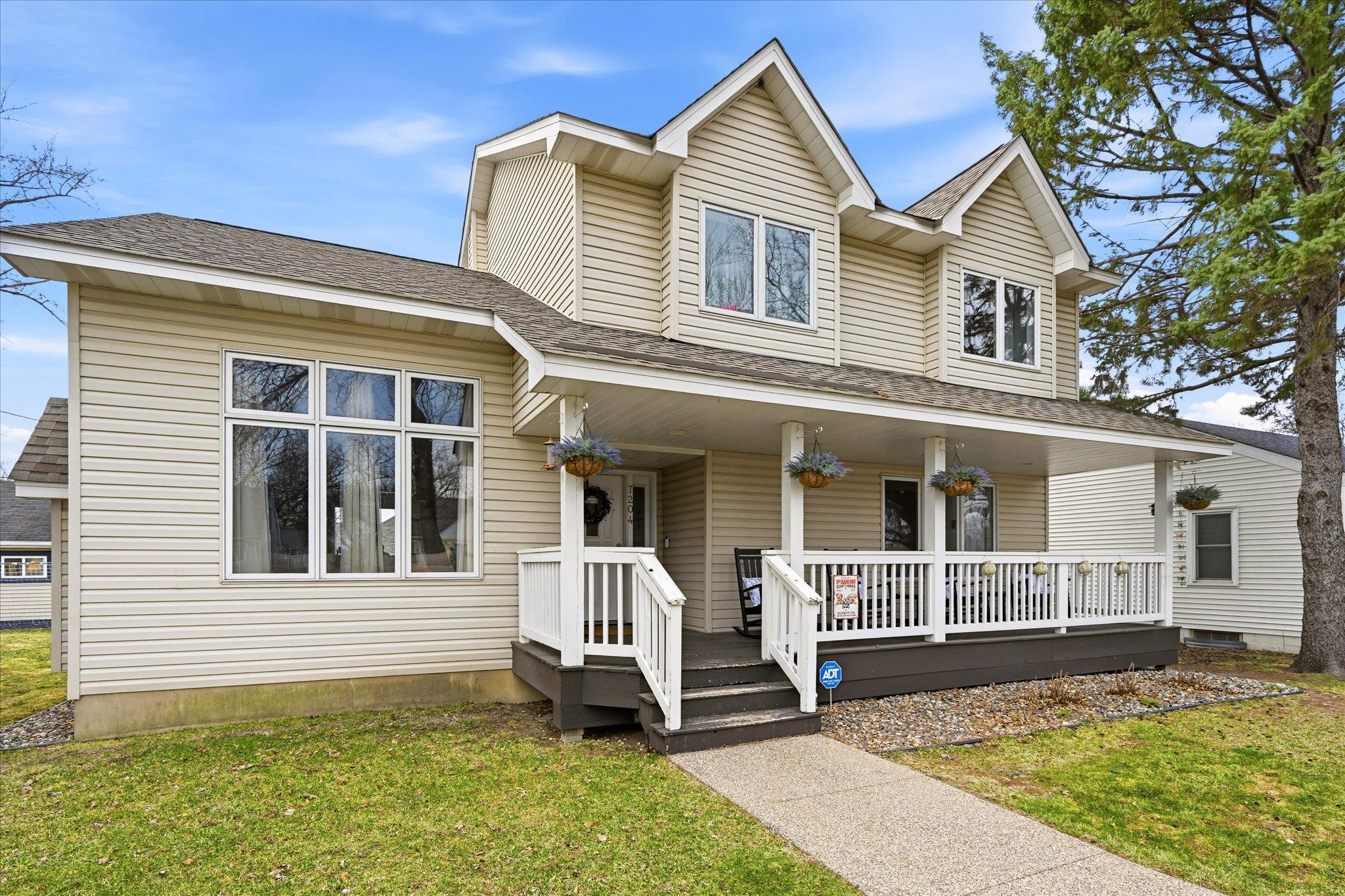 05-7204 1st Ave S [2951979]- 005.jpg