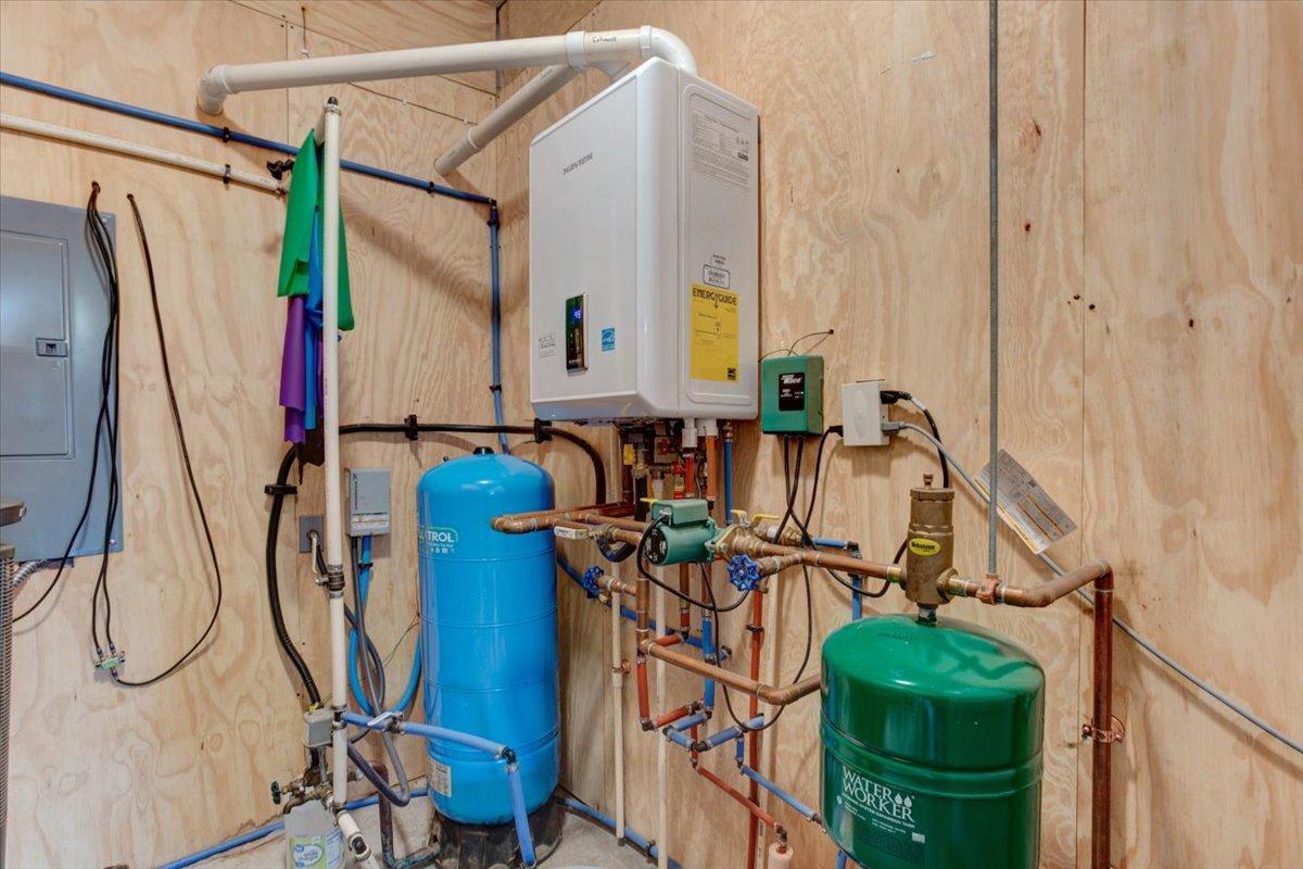 24-710A0441_2_3_4_5 copy.jpg