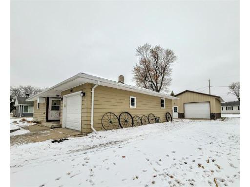 300 6th Street W, Hector, MN 55342