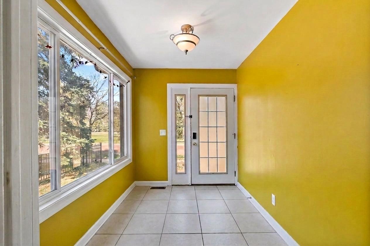 Entryway - Empty.jpg