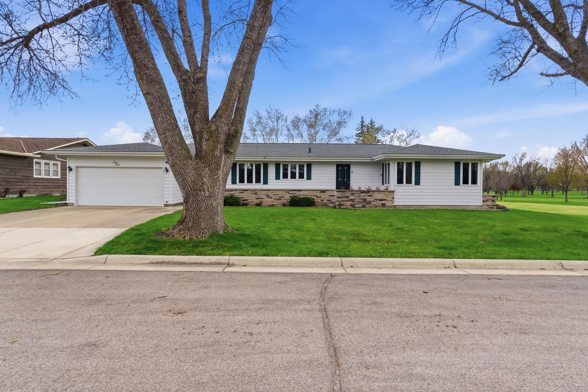 One level living on the Olivia Golf Course!