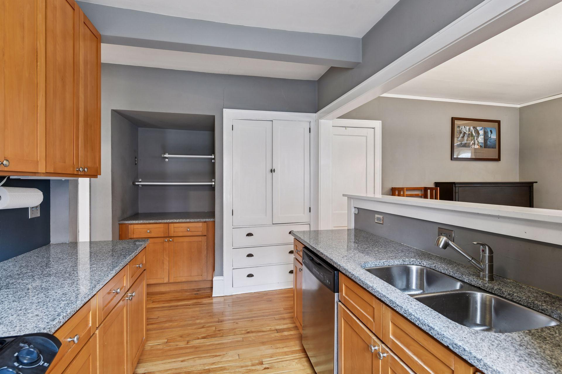 3233 Fremont Avenue South 3 - Spacecrafting - 0014.jpg