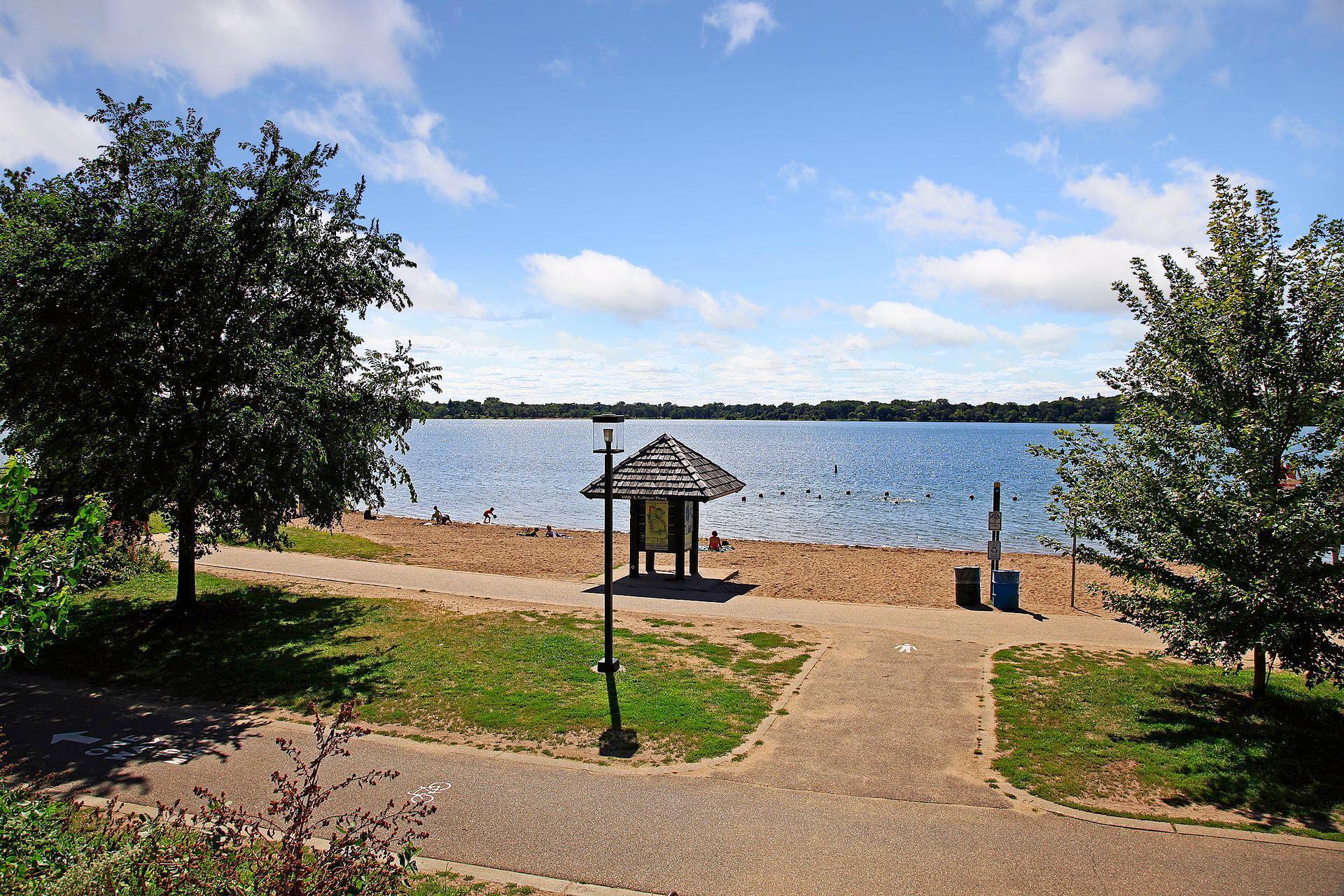 3233 Fremont Avenue South 3 - Spacecrafting - 0022.jpg