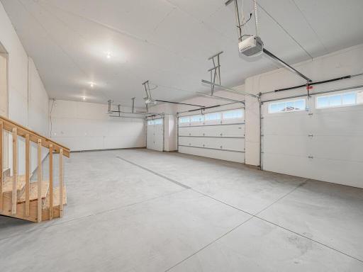 20648 Tamarack St NW Oak Grove MN 55011 USA-031-022-Garage-MLS_Size.jpg