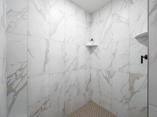 20648 Tamarack St NW Oak Grove MN 55011 USA-027-038-Primary Bathroom-MLS_Size.jpg