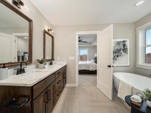 20648 Tamarack St NW Oak Grove MN 55011 USA-025-032-Primary Bathroom-MLS_Size.jpg