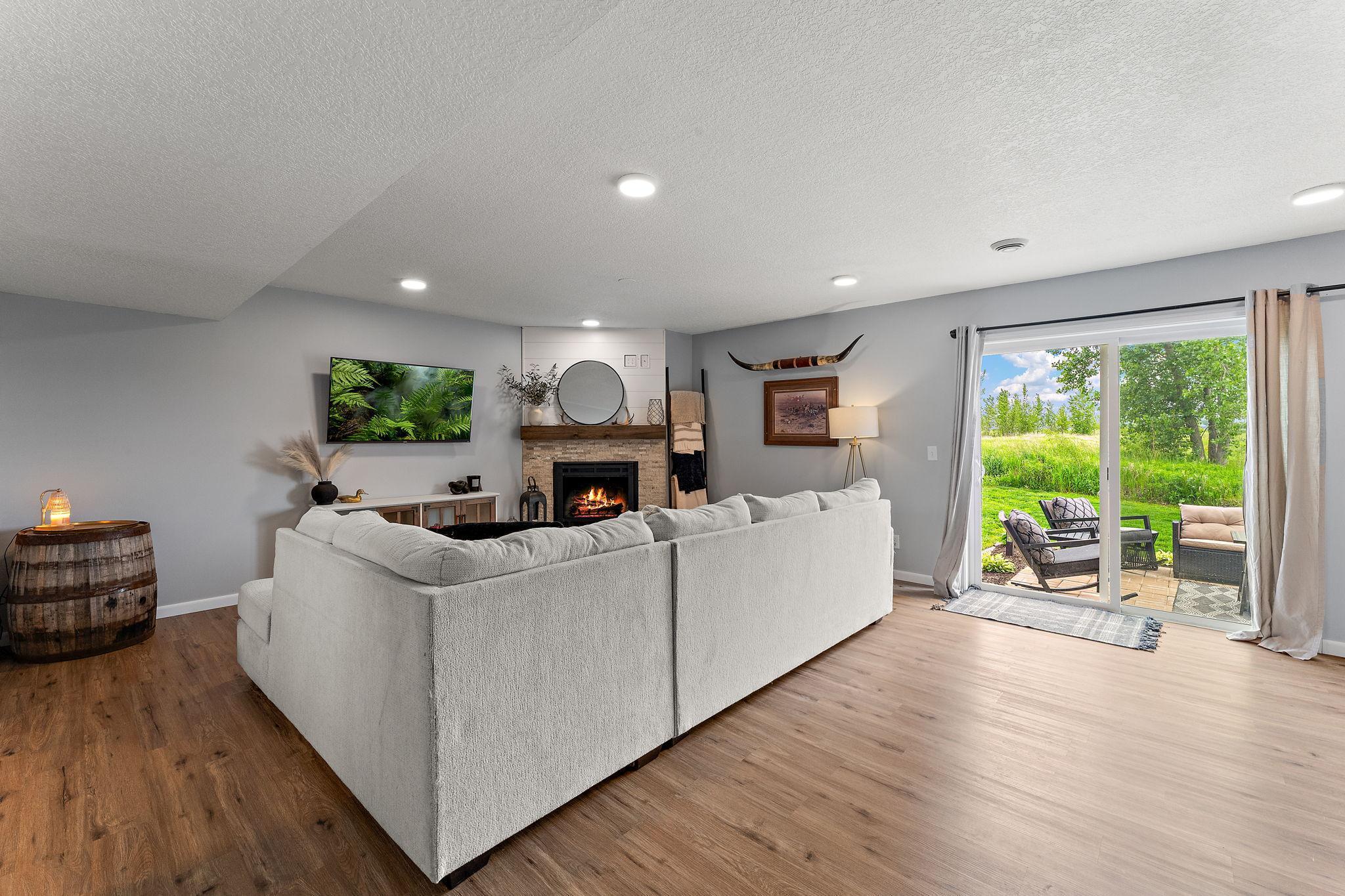 New flooring, recessed lights, new patio glass! Ready for entertaining!