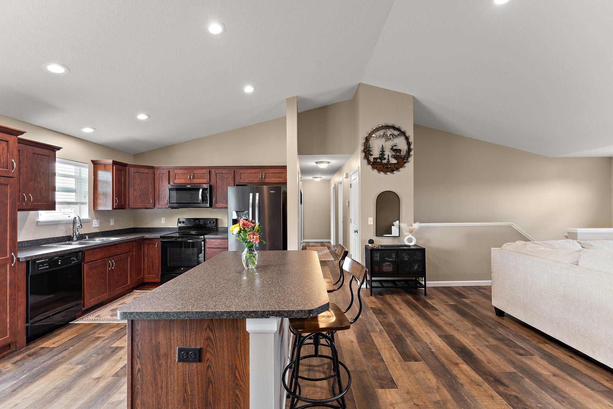 Recessed lights, new flooring, vaulted ceiling, friendly space!