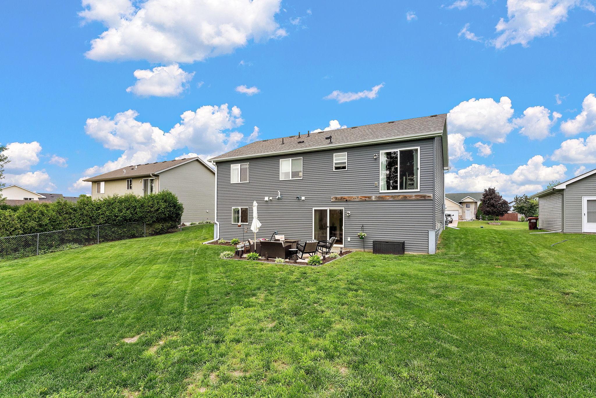 Lovely home shows like a model, inside and out!