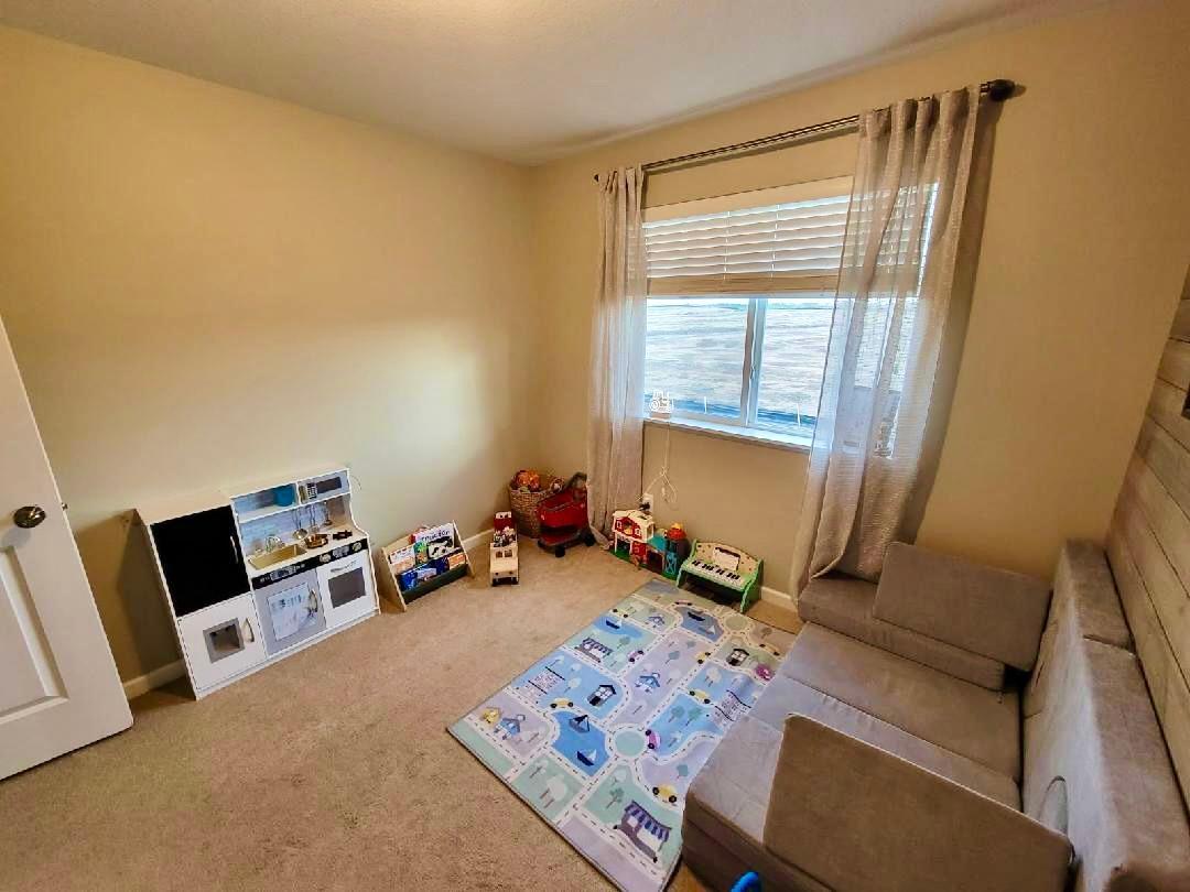 Spacious rooms, perfect for play room, home office, hobbies or exercise room