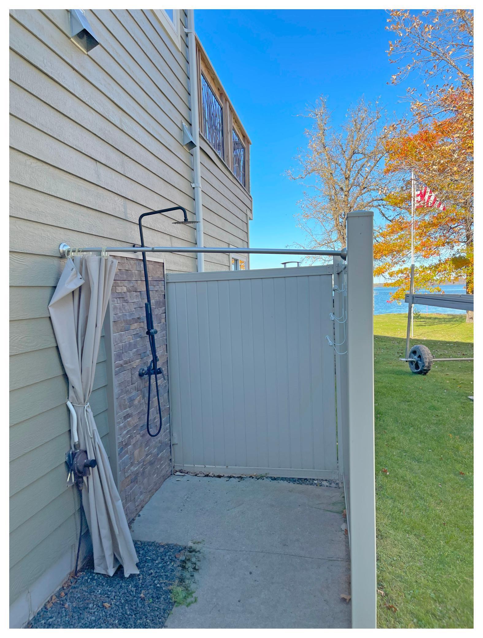 Outdoor shower.jpg