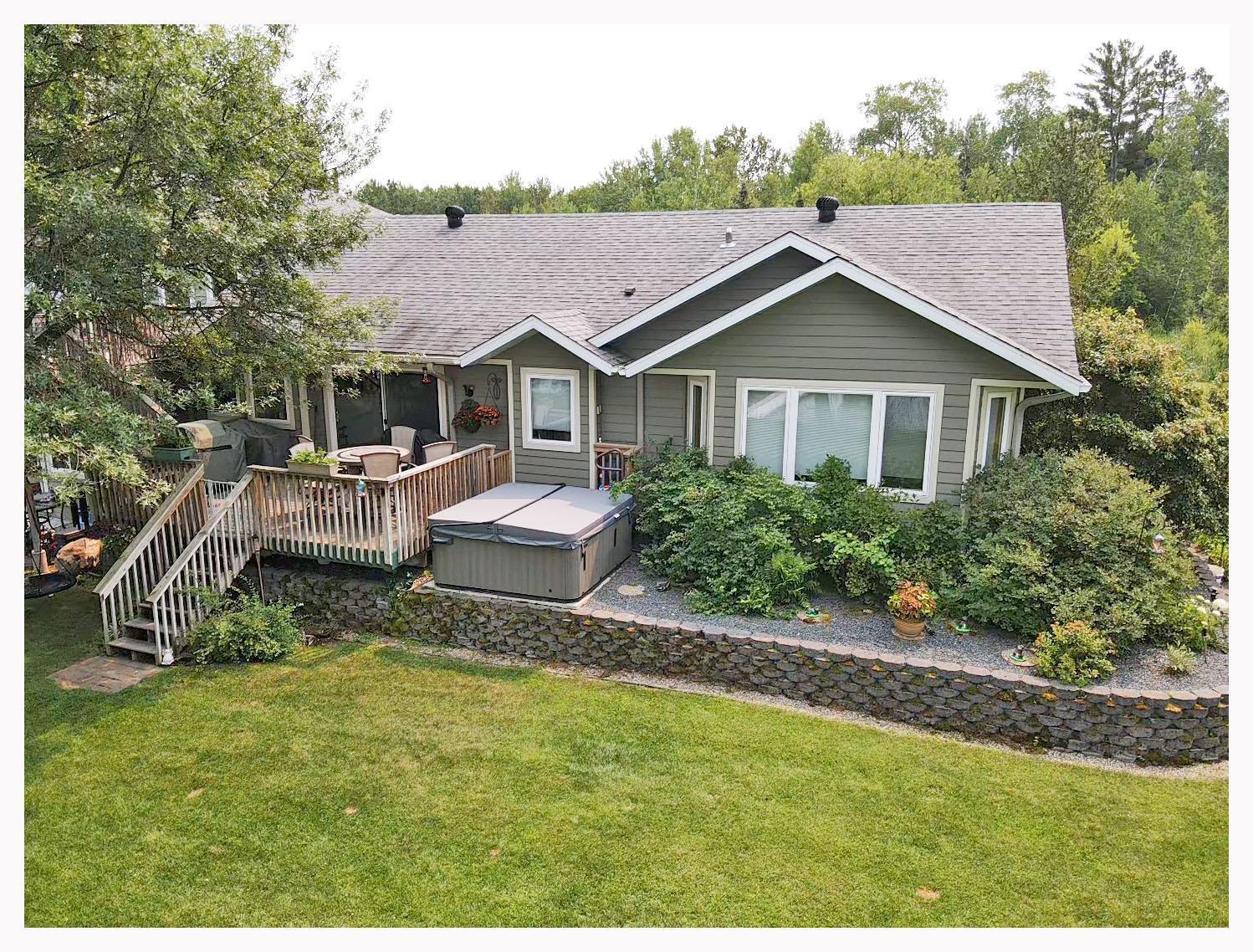 Lakeside Hot Tub.jpg