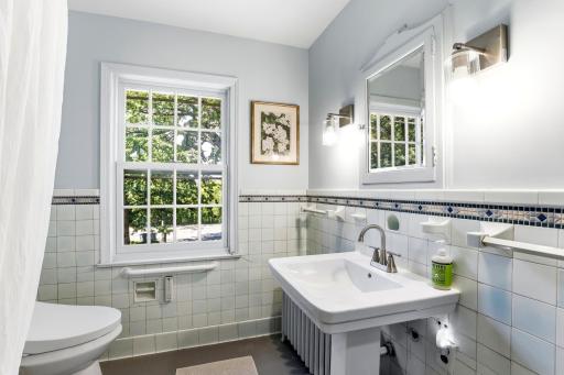 1615 E River Parkway, Minneapolis, MN 55414