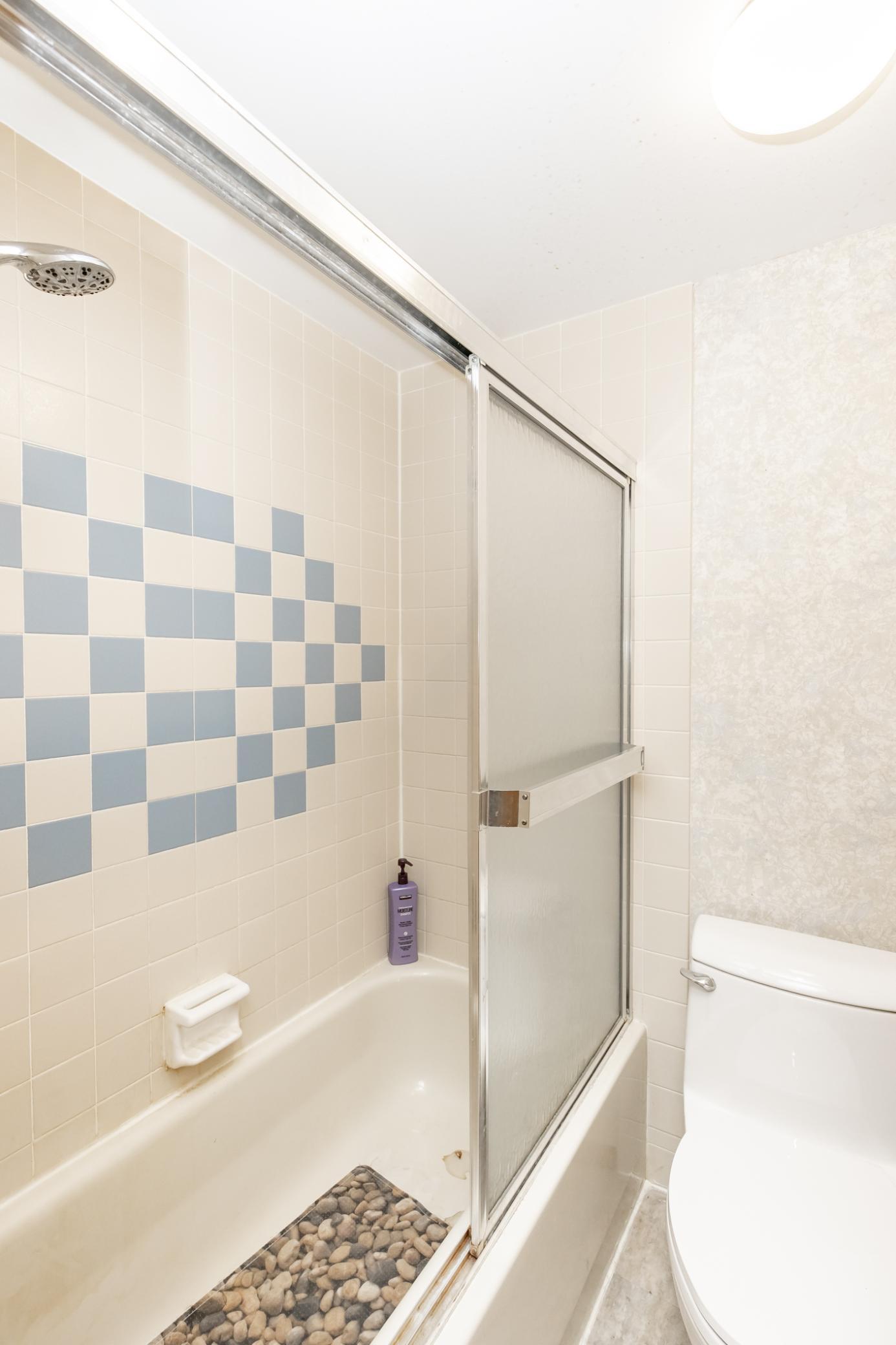 Upstairs Full Bathroom